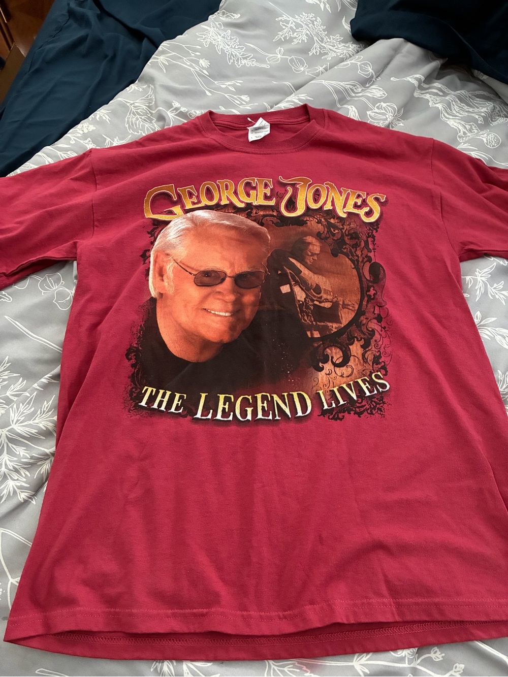 Vintage and rare George Jones The Legend Lives Tour T-Shirt Size Large